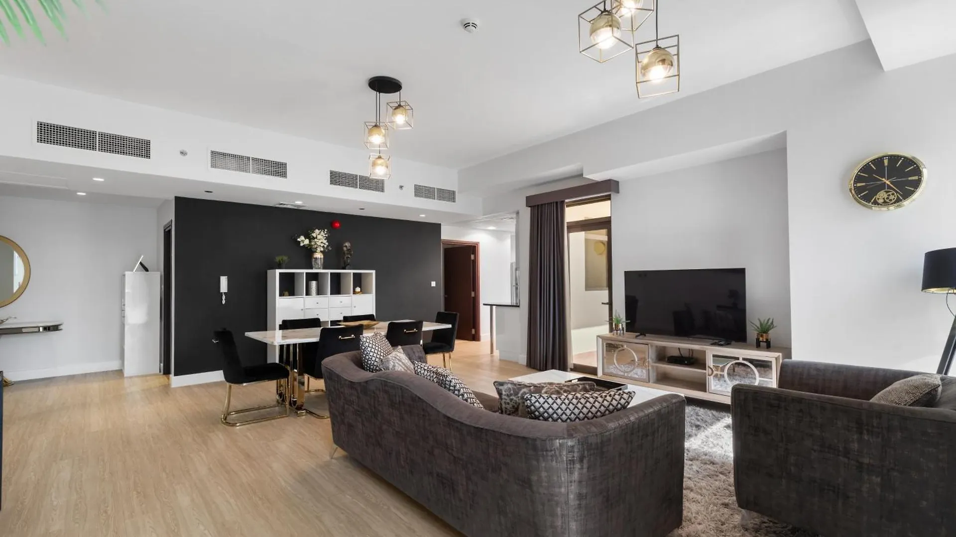 Modern Design 1 Bedroom Apartment, Pool Access Dubai Apartment