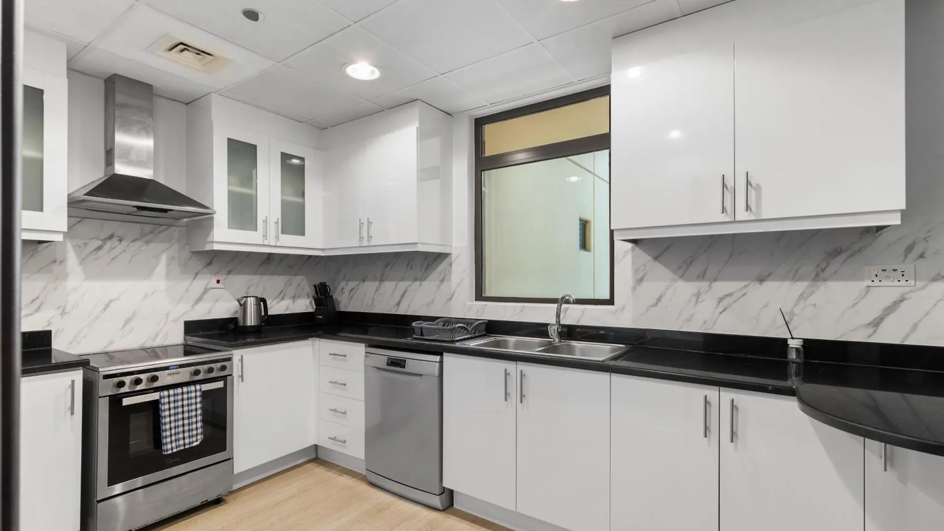 Apartment Modern Design 1 Bedroom Apartment, Pool Access Dubai