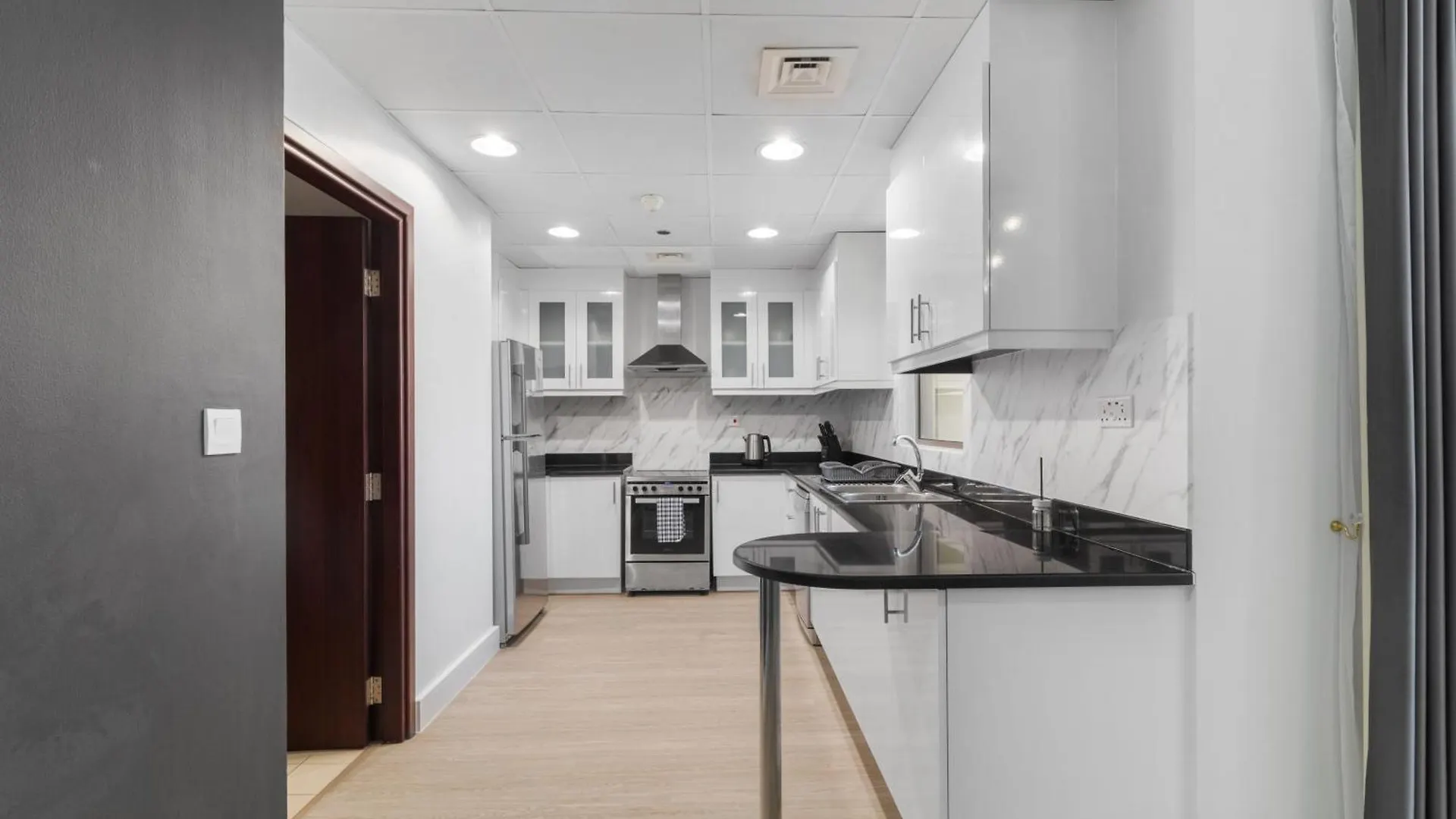 Modern Design 1 Bedroom Apartment, Pool Access Dubai