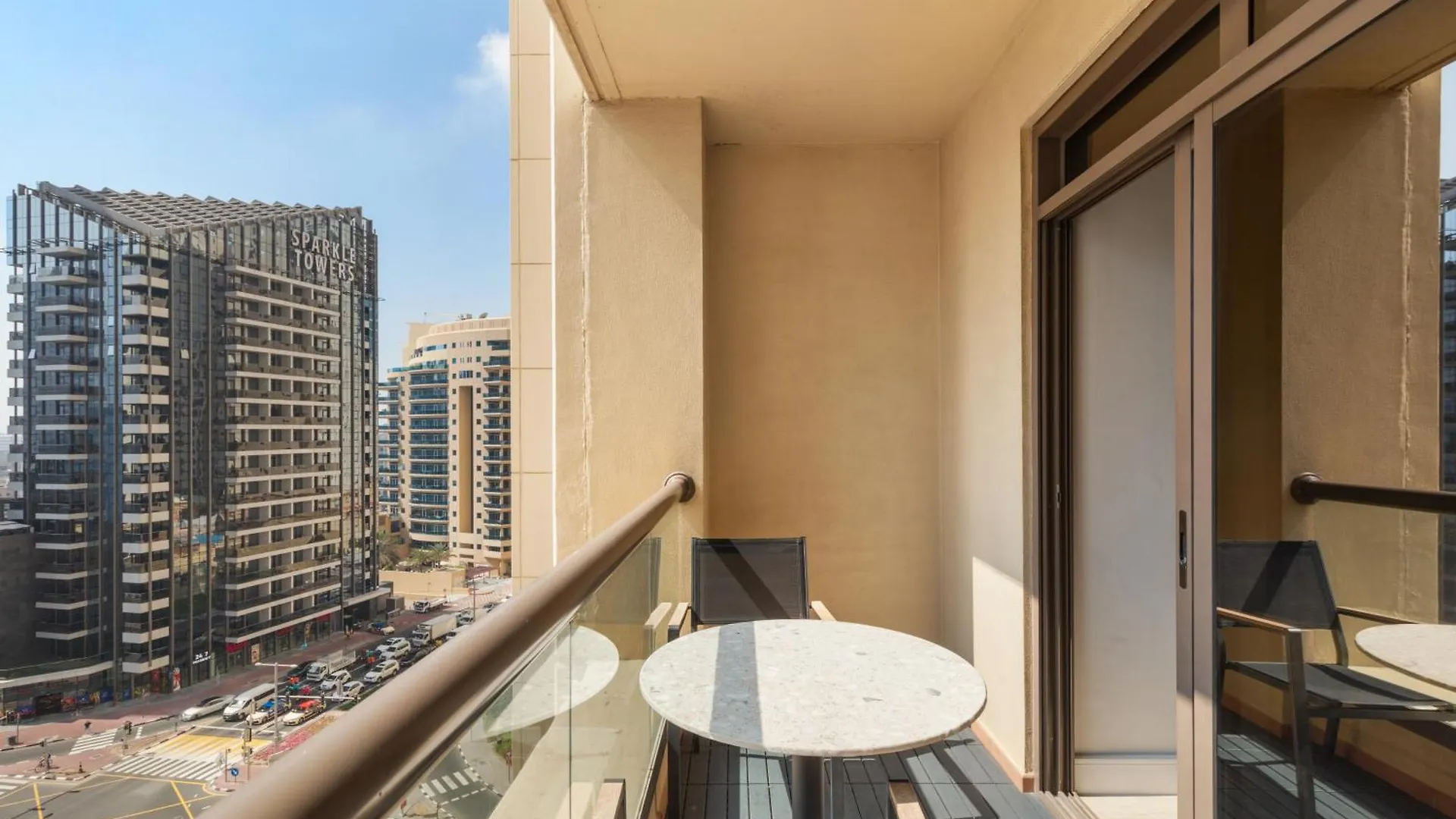 Apartment Modern Design 1 Bedroom Apartment, Pool Access Dubai